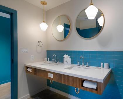 The Ruby Hotel - image 2