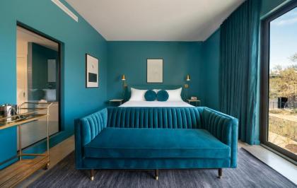 The Ruby Hotel - image 9