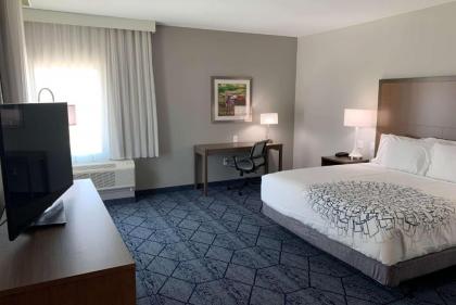 La Quinta Inn & Suites by Wyndham Round Rock East - image 11