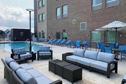 La Quinta Inn & Suites by Wyndham Round Rock East - image 6