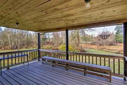 Tranquil Mt Rainier Retreat with Deck and Creeks - image 9