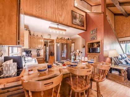 Mockingbird Cabin 3 Bedrooms Sleeps 8 - image 12