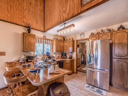 Mockingbird Cabin 3 Bedrooms Sleeps 8 - image 13