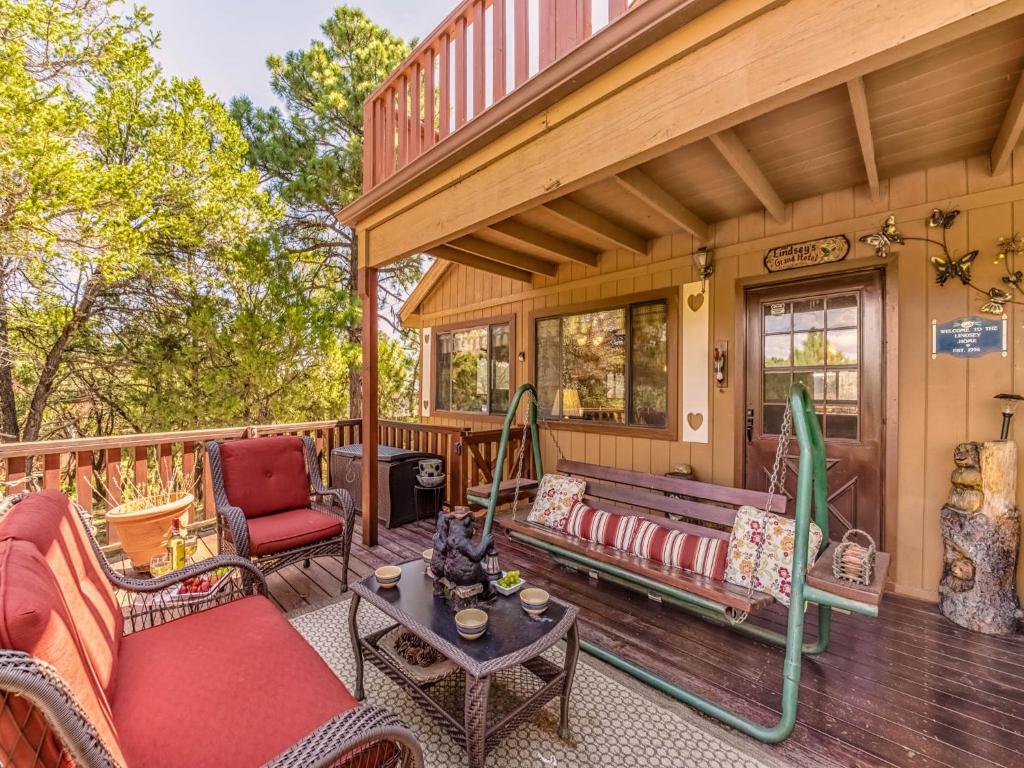 Mockingbird Cabin 3 Bedrooms Sleeps 8 - image 7
