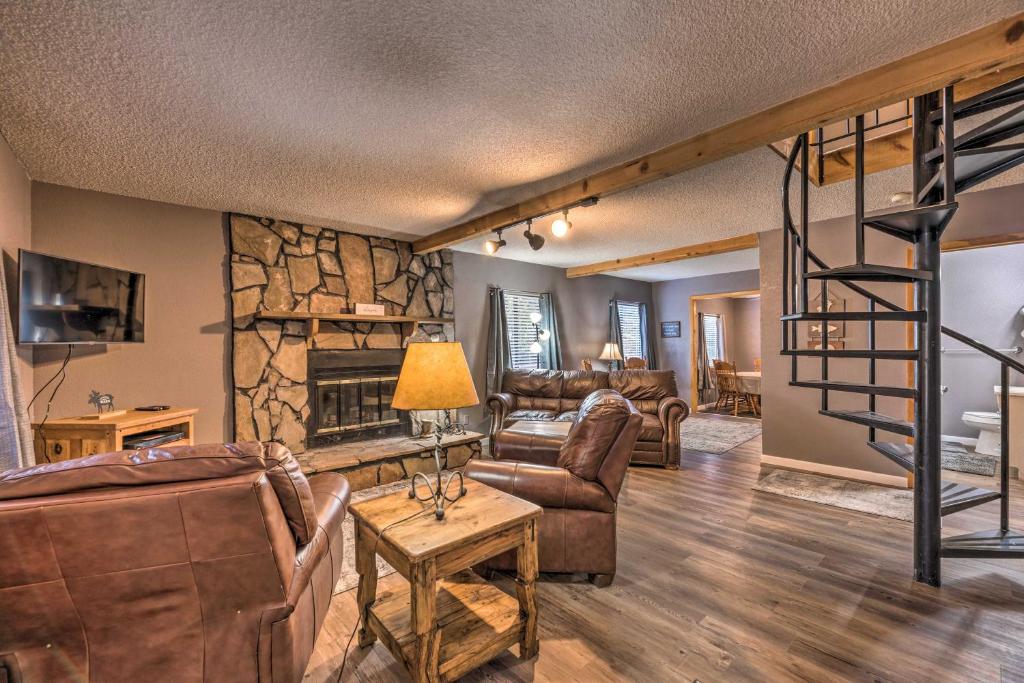 Rustic Ruidoso Cabin with Large Deck and Grill! - image 3
