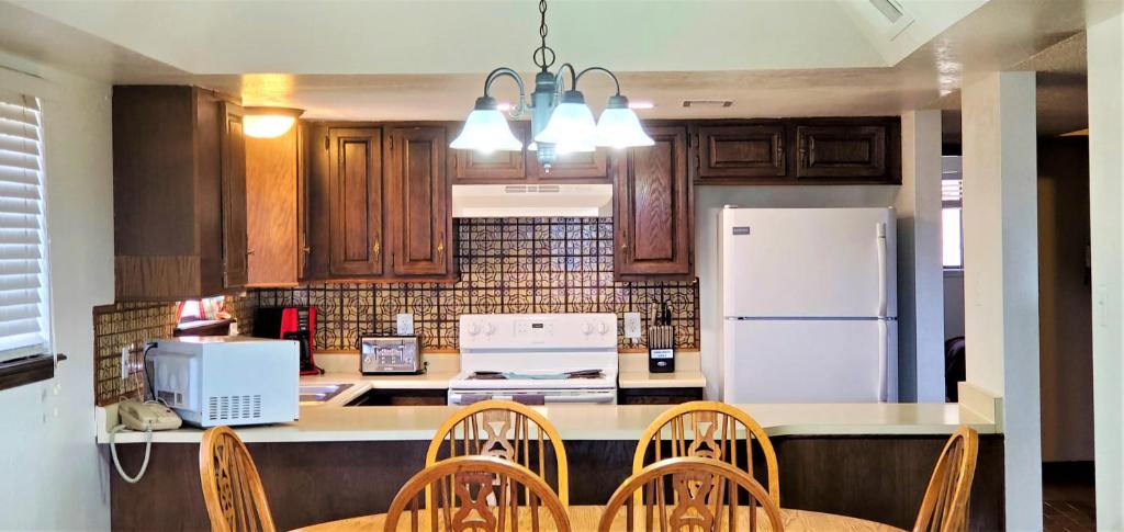 High Sierra Condominiums - image 3
