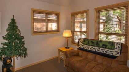 Shadow Mountain Lodge and Cabins - image 4