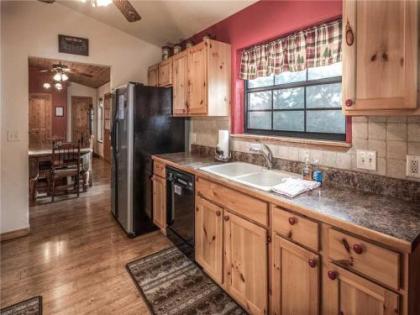 Garey's Deer Haven 3 Bedrooms Sleeps 8 Pet Friendly Gas Fireplace - image 4