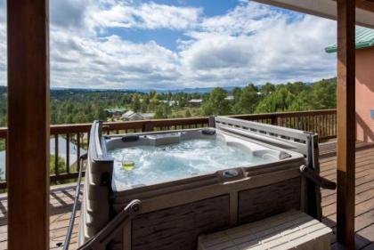 Casa Bien 3 Bedrooms Sleeps 6 Hot tub Ping Pong Jetted tub