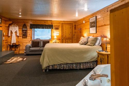Ruidoso Lodge Cabin #5 - image 3