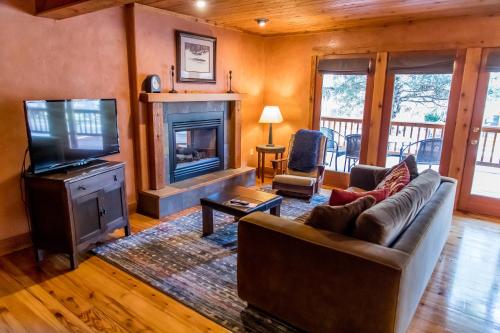 Ruidoso Lodge Cabin #10 - main image