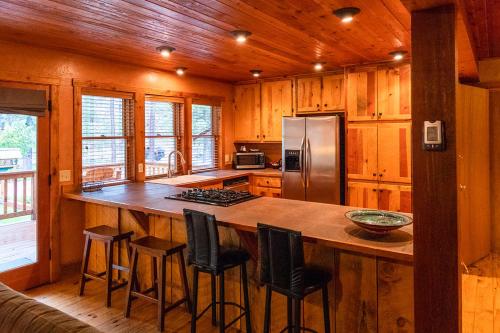 Ruidoso Lodge Cabin #10 - image 3