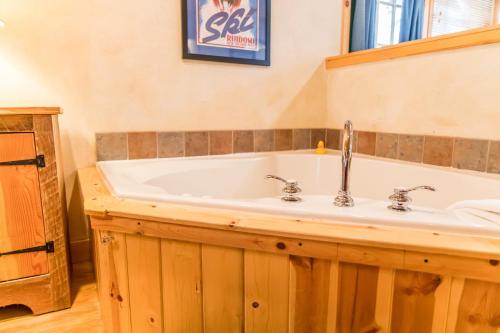 Ruidoso Lodge Cabin # 9 - image 4