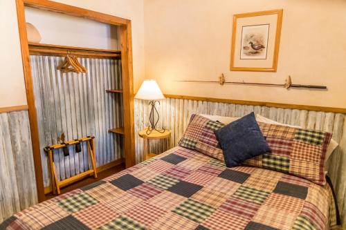 Ruidoso Lodge Cabins # 8 - image 5