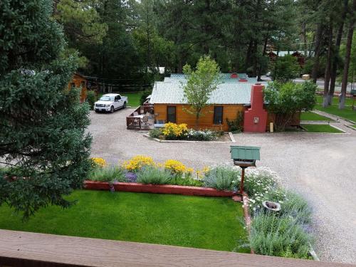 Ruidoso Lodge Cabin # 6 - image 2