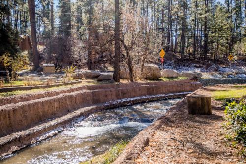 Ruidoso Lodge Cabin # 6 - image 3