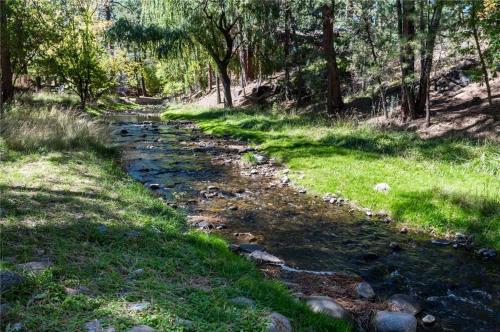 A Whispering River 2 Bedrooms Sleeps 6 Pets Welcome Gas Grill Hot Tub - image 2