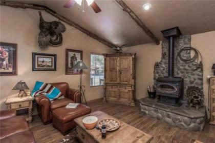 Cowboy Cabin 2 Bedrooms Sleeps 6 Hot Tub Grill Wood Stove - image 2