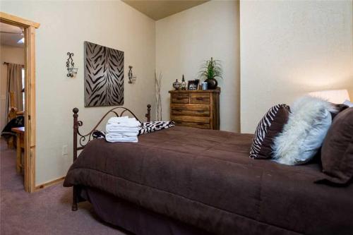 Casa McClaran 5 Bedrooms Sleeps 18 Fenced Yard - image 5