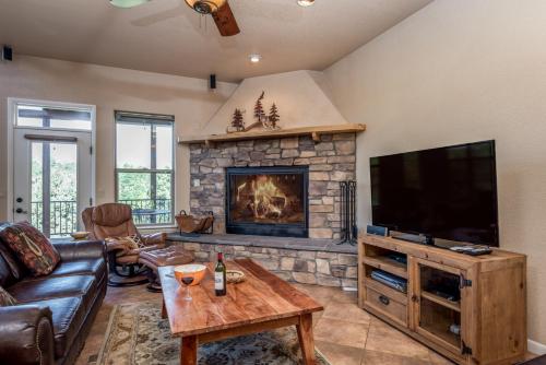 Adobe Mountain Views 4 Bedrooms Sleeps 10 Jetted Tub Hot Tub Fireplace - main image