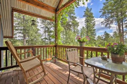 Cozy Ruidoso Cottage with Deck - 10 Min to Village!