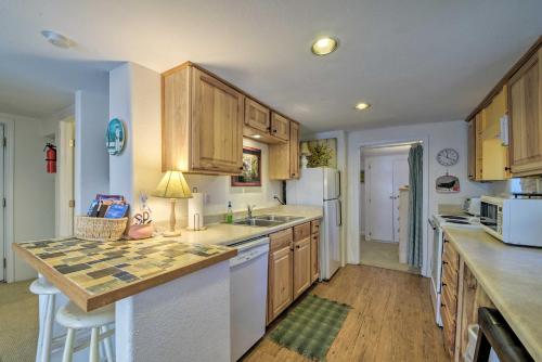 Cozy Ruidoso Cabin with Decks - 1 Mile to Downtown! - image 2