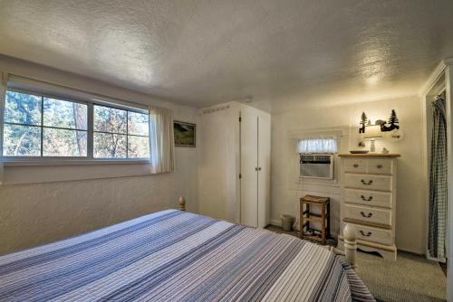 Cozy Ruidoso Cabin with Decks - 1 Mile to Downtown! - image 5