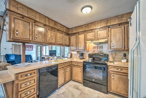 Ruidoso Home with Deck 4 Mi to Ski Apache! - image 5
