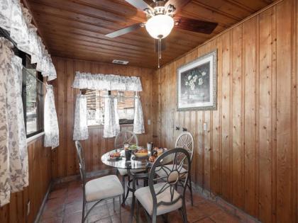 Alpine Cabin 3 Bedrooms Deck Sleeps 8 - image 7