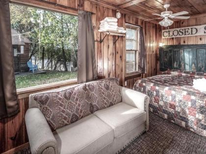 Apache Village 10 King Studio Midtown Sleeps 2 - image 3