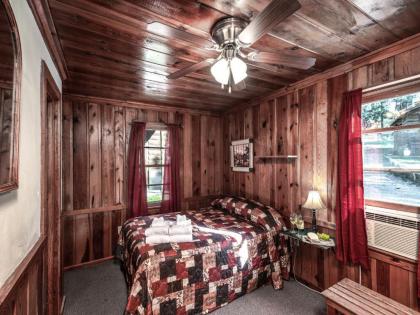 Apache Village 3 Queen Bed Midtown Sleeps 2 - image 7