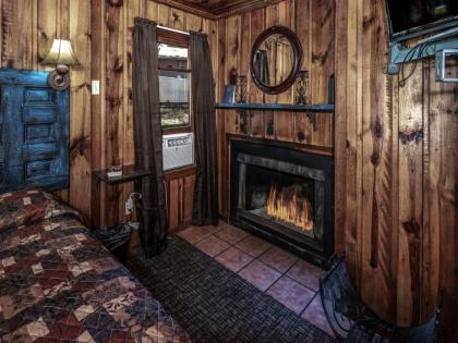 Apache Village 4 King Studio Midtown Sleeps 2 - image 11