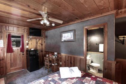 Apache Village 7 Queen Bed Midtown Sleeps 2 - image 7