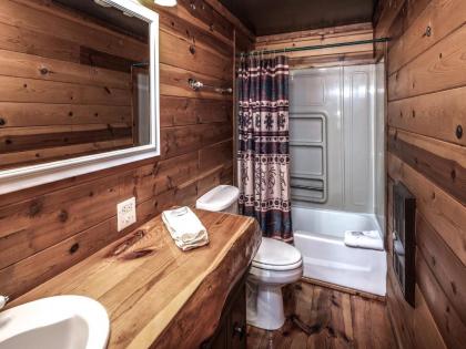 Big Bear 3 Bedrooms Stone Fireplace Midtown Sleeps 8 - image 15