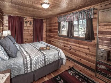 Big Bear 3 Bedrooms Stone Fireplace Midtown Sleeps 8 - image 18