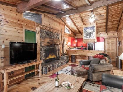 Big Bear 3 Bedrooms Stone Fireplace Midtown Sleeps 8 - image 2