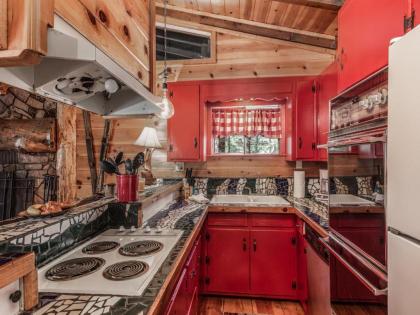 Big Bear 3 Bedrooms Stone Fireplace Midtown Sleeps 8 - image 8