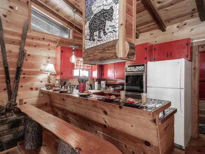 Big Bear 3 Bedrooms Stone Fireplace Midtown Sleeps 8 - image 9