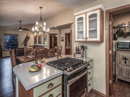Midtown Riverfront 1 2 Bedrooms Hot Tub Sleeps 6 - image 9