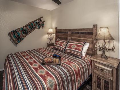 Midtown Riverfront 3 2 Bedrooms Hot Tub Sleeps 6 - image 10