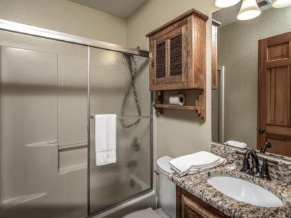 Midtown Riverfront 3 2 Bedrooms Hot Tub Sleeps 6 - image 12
