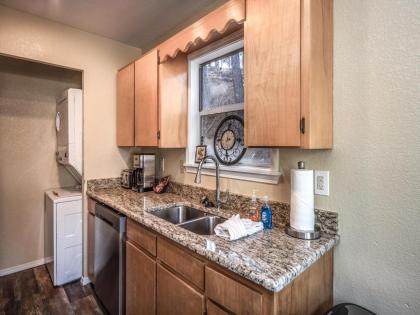 Midtown Riverfront 3 2 Bedrooms Hot Tub Sleeps 6 - image 8