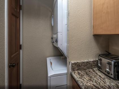 Midtown Riverfront 3 2 Bedrooms Hot Tub Sleeps 6 - image 9