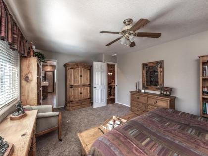 Wilbank's West 3 Bedrooms Fireplace WiFi HDTV Sleeps 8 - image 13