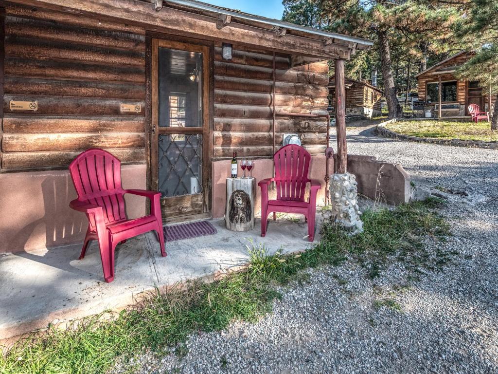 Apache Village 1 Queen Bed Midtown Pet Friendly Sleeps 2 - main image