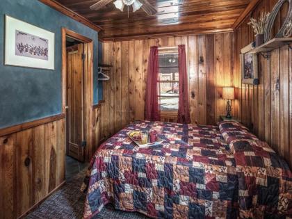 Apache Village 1 Queen Bed Midtown Pet Friendly Sleeps 2 - image 4