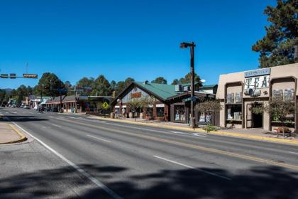 Apache Village 9 Queen Bed Midtown Pet Friendly Sleeps 2 - image 16