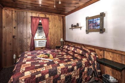 Apache Village 9 Queen Bed Midtown Pet Friendly Sleeps 2 - image 5