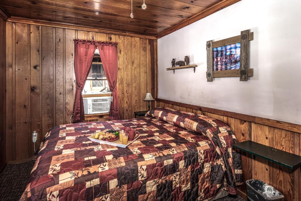 Apache Village 9 Queen Bed Midtown Pet Friendly Sleeps 2 - image 5