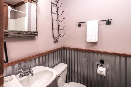 Apache Village 9 Queen Bed Midtown Pet Friendly Sleeps 2 - image 7